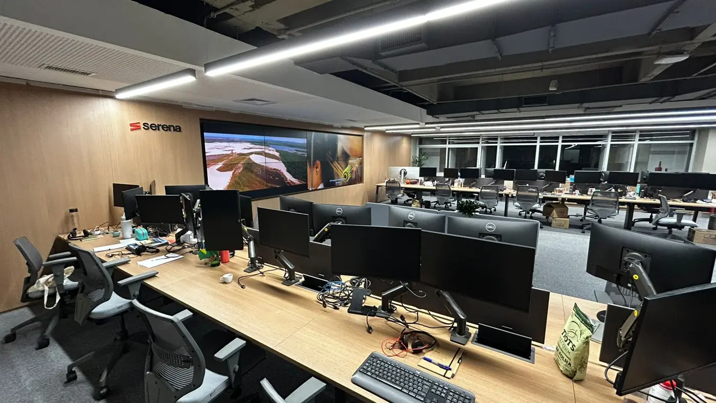 Open office do escritório corporativo Serena, entregue pela IG Engenharia